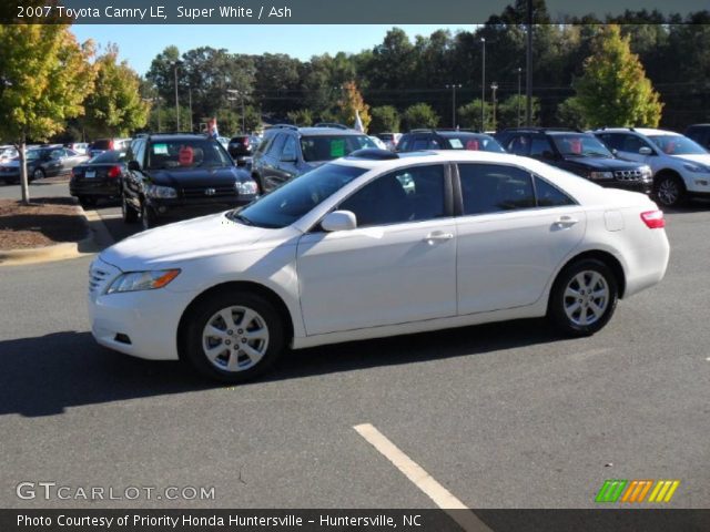 2007 Toyota Camry LE in Super White