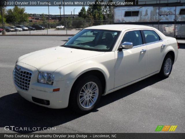 2010 Chrysler 300 Touring in Cool Vanilla White