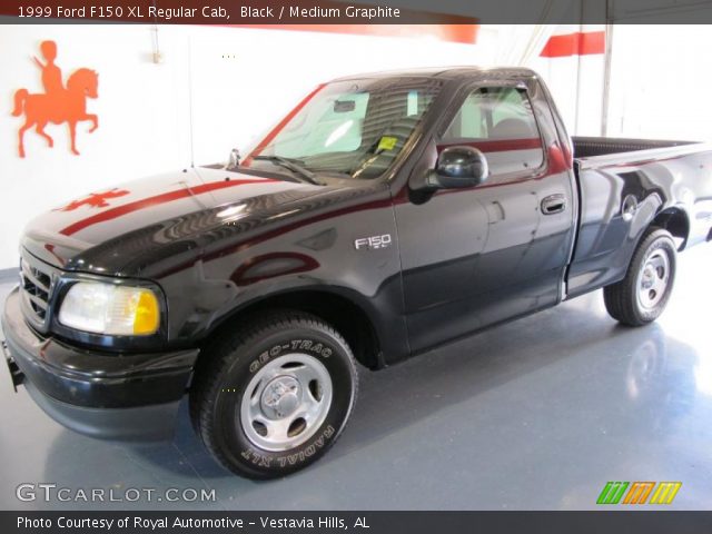 1999 Ford F150 XL Regular Cab in Black