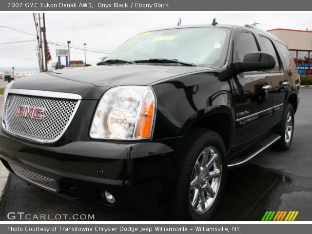 2007 GMC Yukon Denali AWD in Onyx Black