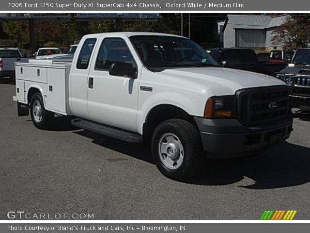 2006 Ford F250 Super Duty XL SuperCab 4x4 Chassis in Oxford White