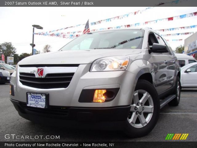 2007 Saturn Outlook XE AWD in Silver Pearl