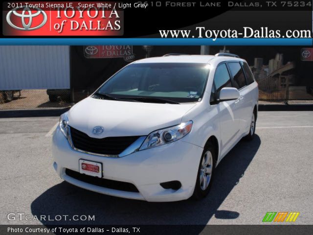 2011 Toyota Sienna LE in Super White