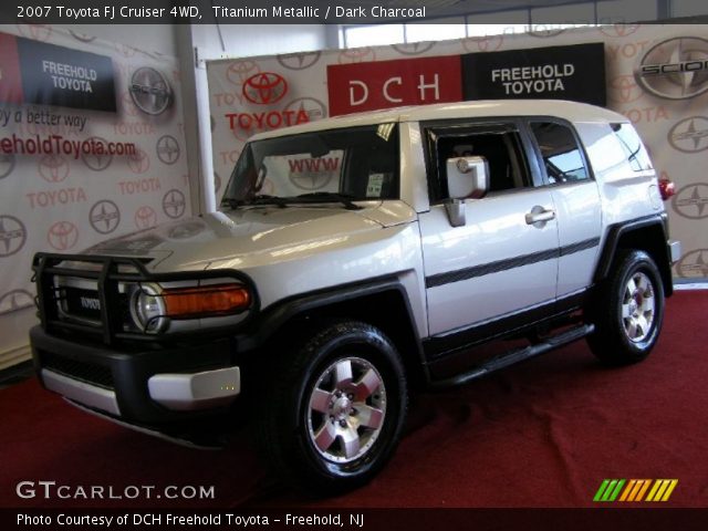 2007 Toyota FJ Cruiser 4WD in Titanium Metallic