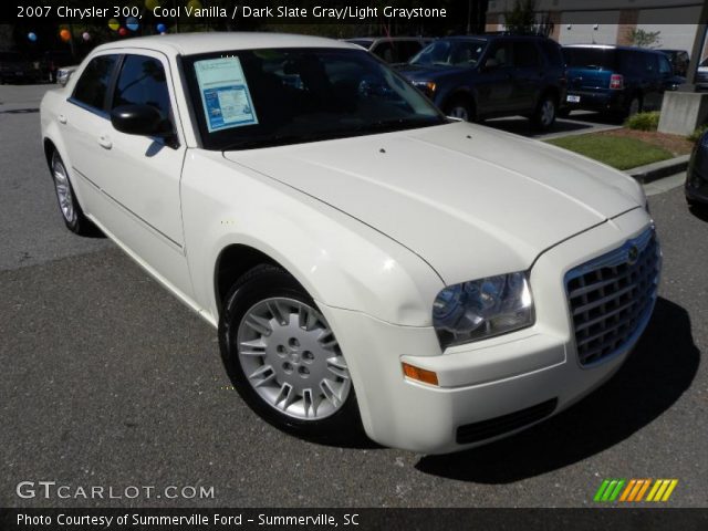 2007 Chrysler 300  in Cool Vanilla