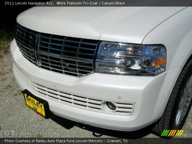 2011 Lincoln Navigator 4x2 in White Platinum Tri-Coat