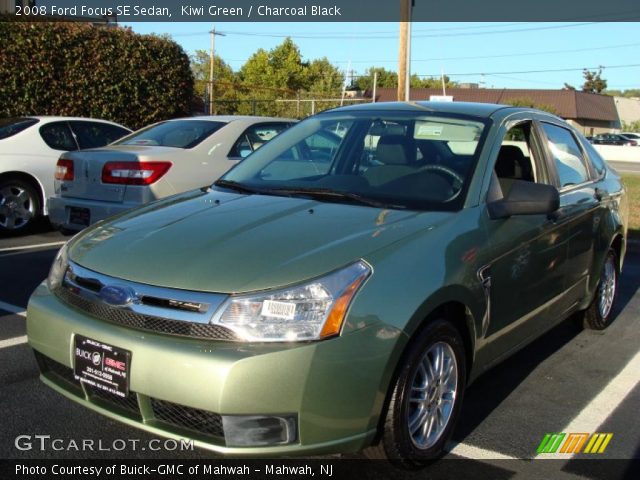 2008 Ford Focus SE Sedan in Kiwi Green