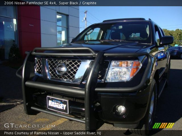 2006 Nissan Pathfinder SE 4x4 in Super Black