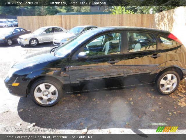 2007 Ford Focus ZX5 SES Hatchback in Pitch Black