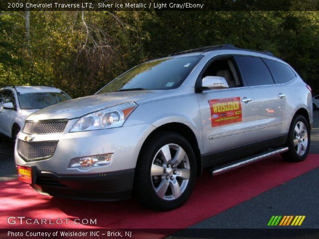 2009 Chevrolet Traverse LTZ in Silver Ice Metallic