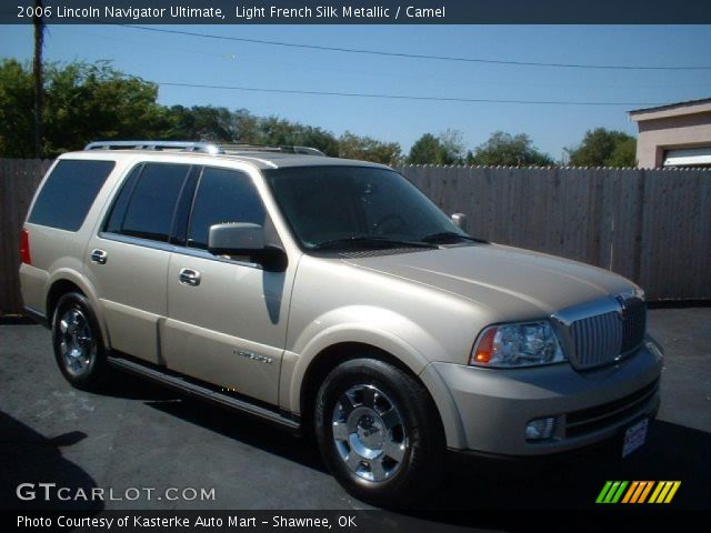 2006 Lincoln Navigator Ultimate in Light French Silk Metallic