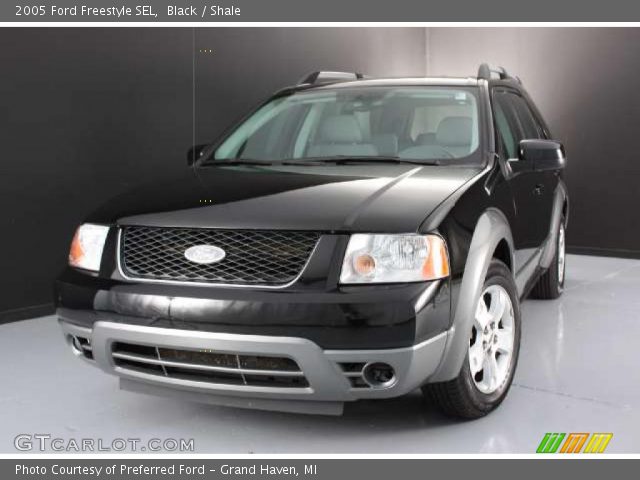 2005 Ford Freestyle SEL in Black