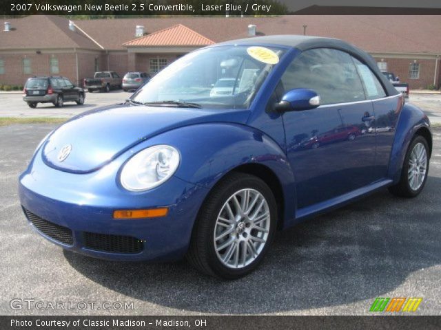 2007 Volkswagen New Beetle 2.5 Convertible in Laser Blue
