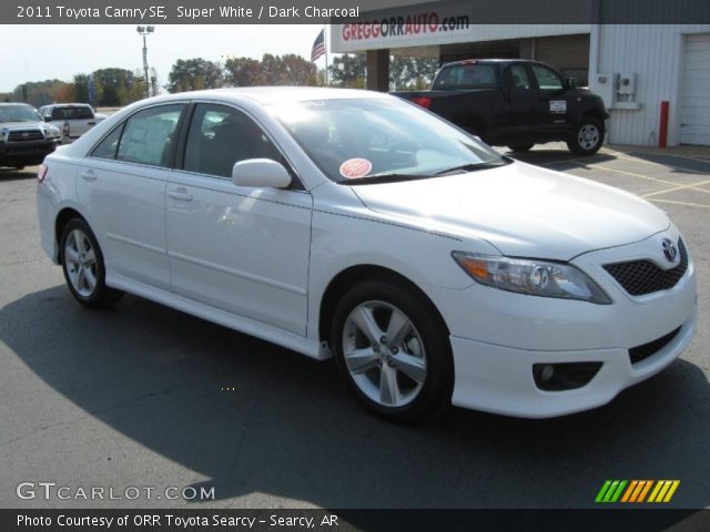2011 Toyota Camry SE in Super White