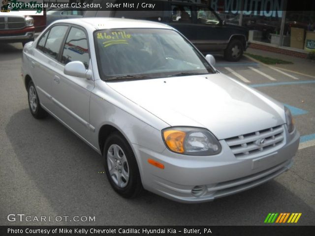 2005 Hyundai Accent GLS Sedan in Silver Mist