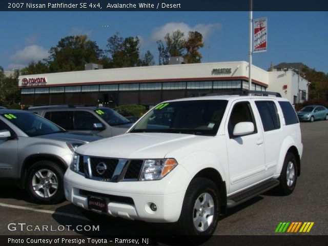 2007 Nissan Pathfinder SE 4x4 in Avalanche White