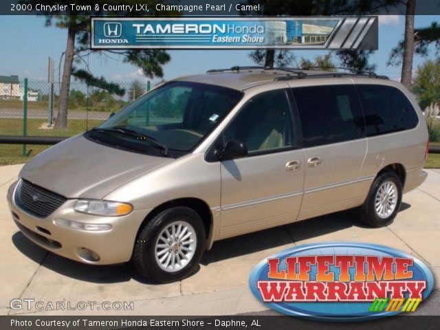 2000 Chrysler Town & Country LXi in Champagne Pearl