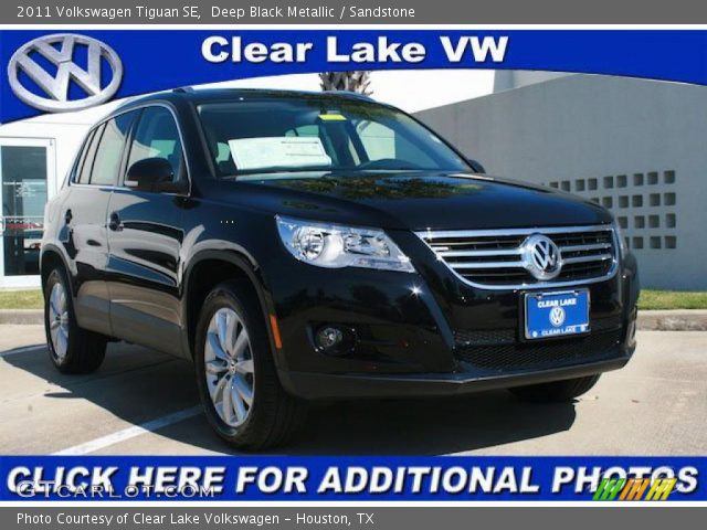 2011 Volkswagen Tiguan SE in Deep Black Metallic
