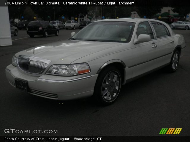 2004 Lincoln Town Car Ultimate in Ceramic White Tri-Coat