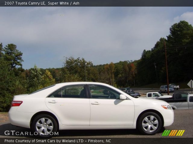 2007 Toyota Camry LE in Super White