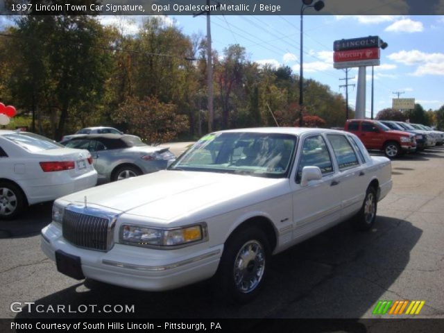 1997 Lincoln Town Car Signature in Opal Opalescent Metallic