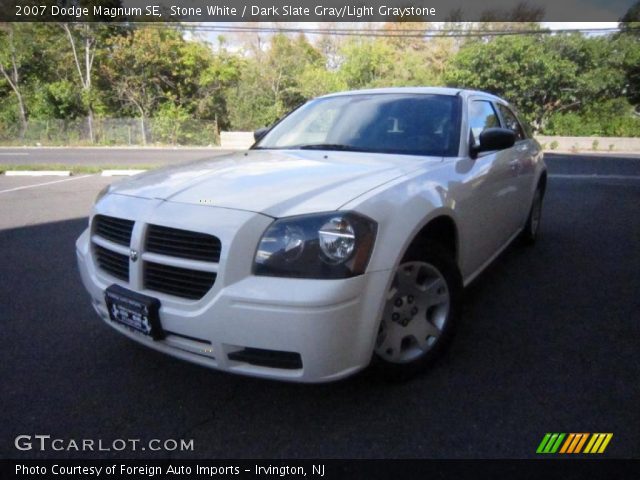 2007 Dodge Magnum SE in Stone White