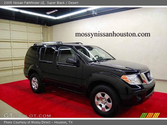 2005 Nissan Pathfinder LE in Super Black