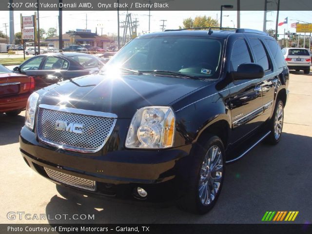 2007 GMC Yukon Denali AWD in Onyx Black