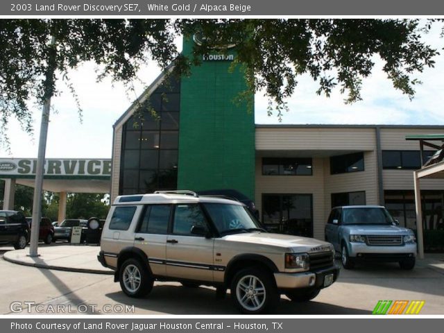 2003 Land Rover Discovery SE7 in White Gold