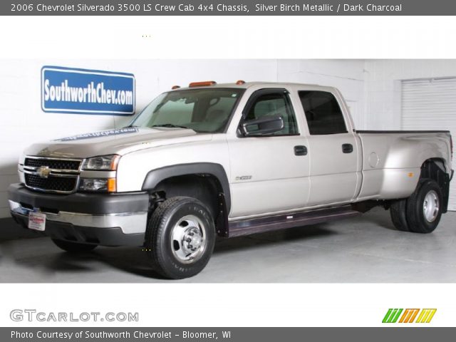 2006 Chevrolet Silverado 3500 LS Crew Cab 4x4 Chassis in Silver Birch Metallic