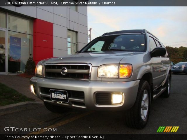 2004 Nissan Pathfinder SE 4x4 in Chrome Silver Metallic