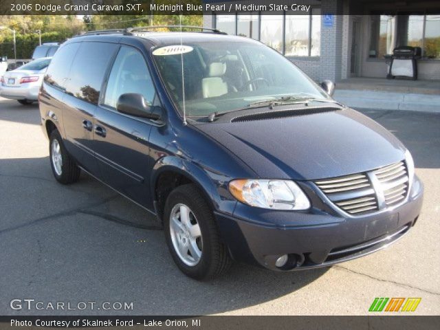 2006 Dodge Grand Caravan SXT in Midnight Blue Pearl