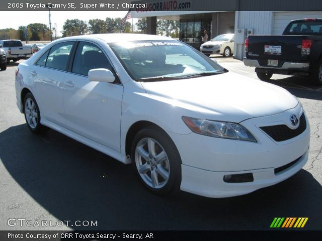 2009 Toyota Camry SE in Super White