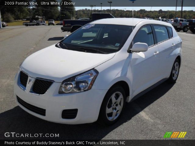 2009 Pontiac Vibe  in Ultra White