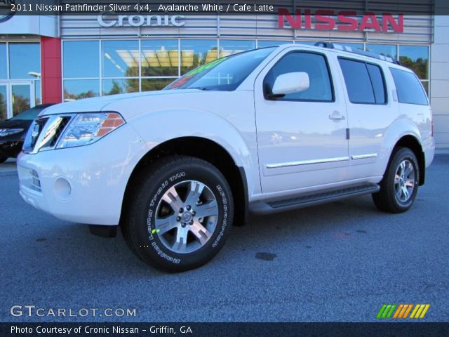 2011 Nissan Pathfinder Silver 4x4 in Avalanche White