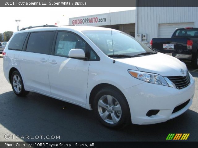 2011 Toyota Sienna LE in Super White