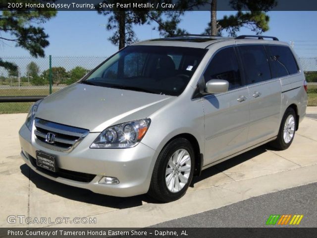 2005 Honda Odyssey Touring in Silver Pearl Metallic
