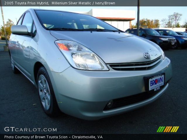 2005 Toyota Prius Hybrid in Millenium Silver Metallic