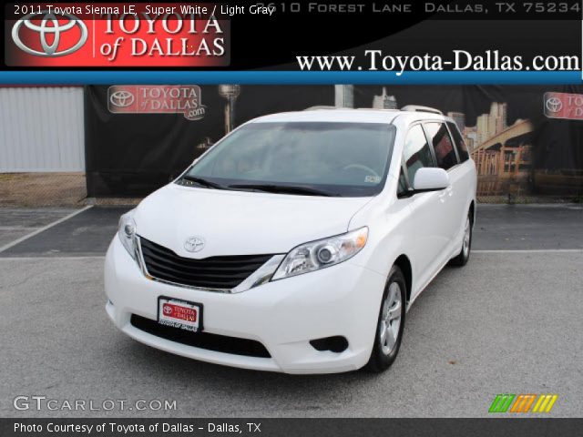 2011 Toyota Sienna LE in Super White