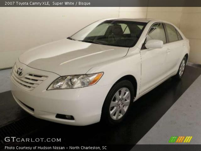 2007 Toyota Camry XLE in Super White