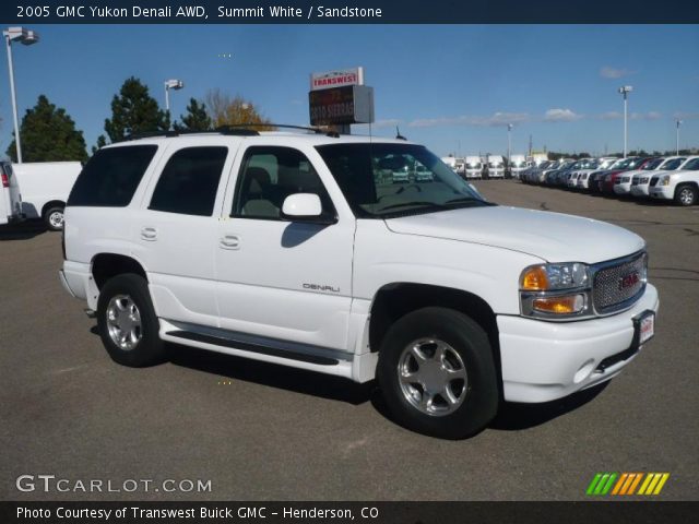 2005 GMC Yukon Denali AWD in Summit White