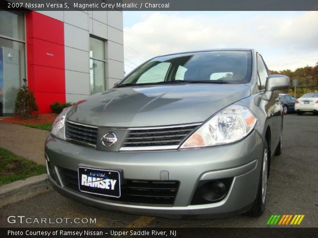 2007 Nissan Versa S in Magnetic Grey Metallic