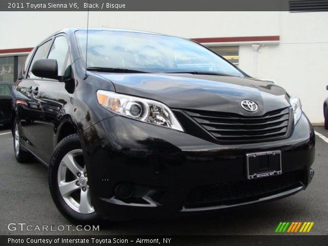 2011 Toyota Sienna V6 in Black