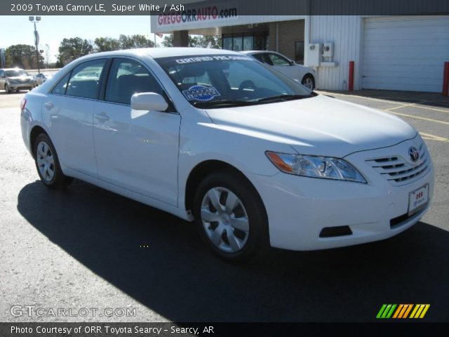 2009 Toyota Camry LE in Super White