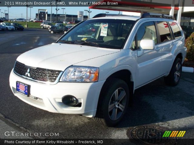 2011 Mitsubishi Endeavor SE AWD in White Pearl