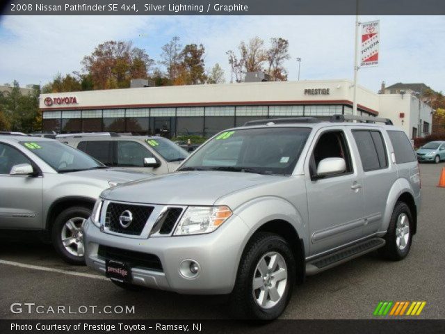 2008 Nissan Pathfinder SE 4x4 in Silver Lightning
