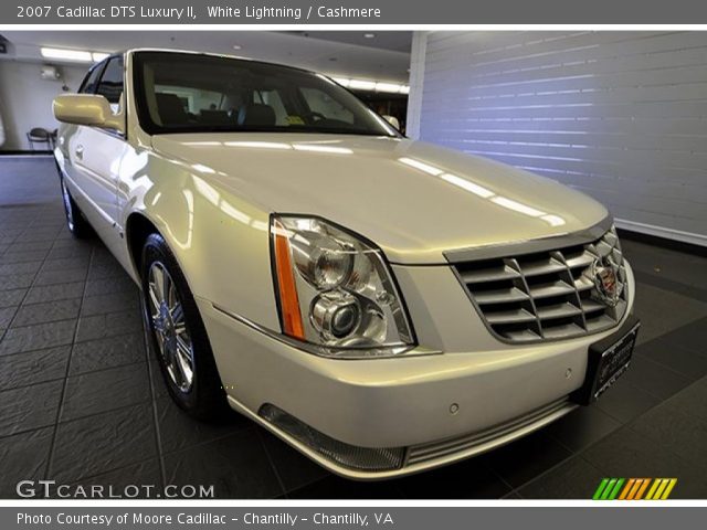 2007 Cadillac DTS Luxury II in White Lightning