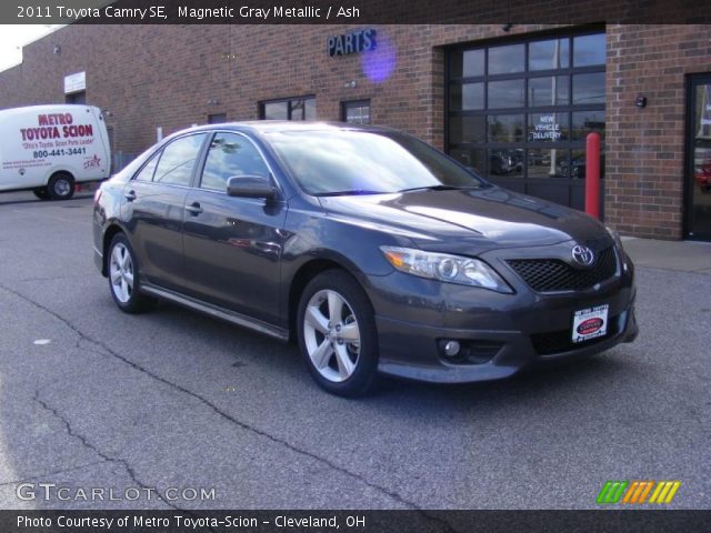 2011 Toyota Camry SE in Magnetic Gray Metallic