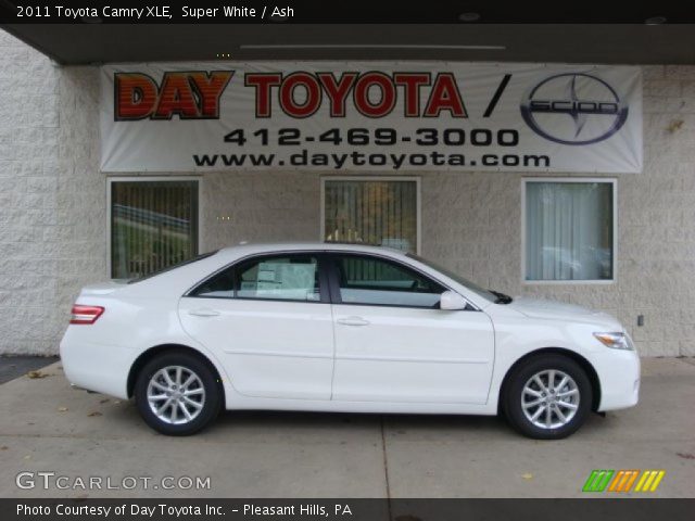 2011 Toyota Camry XLE in Super White