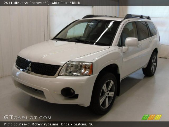 2011 Mitsubishi Endeavor SE in White Pearl